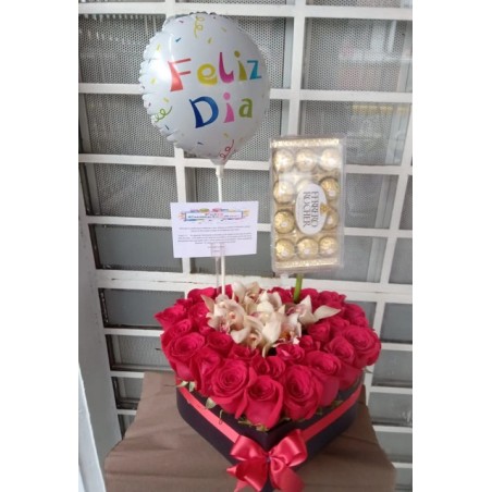 Caja corazón con Ferrero de 12 bombones